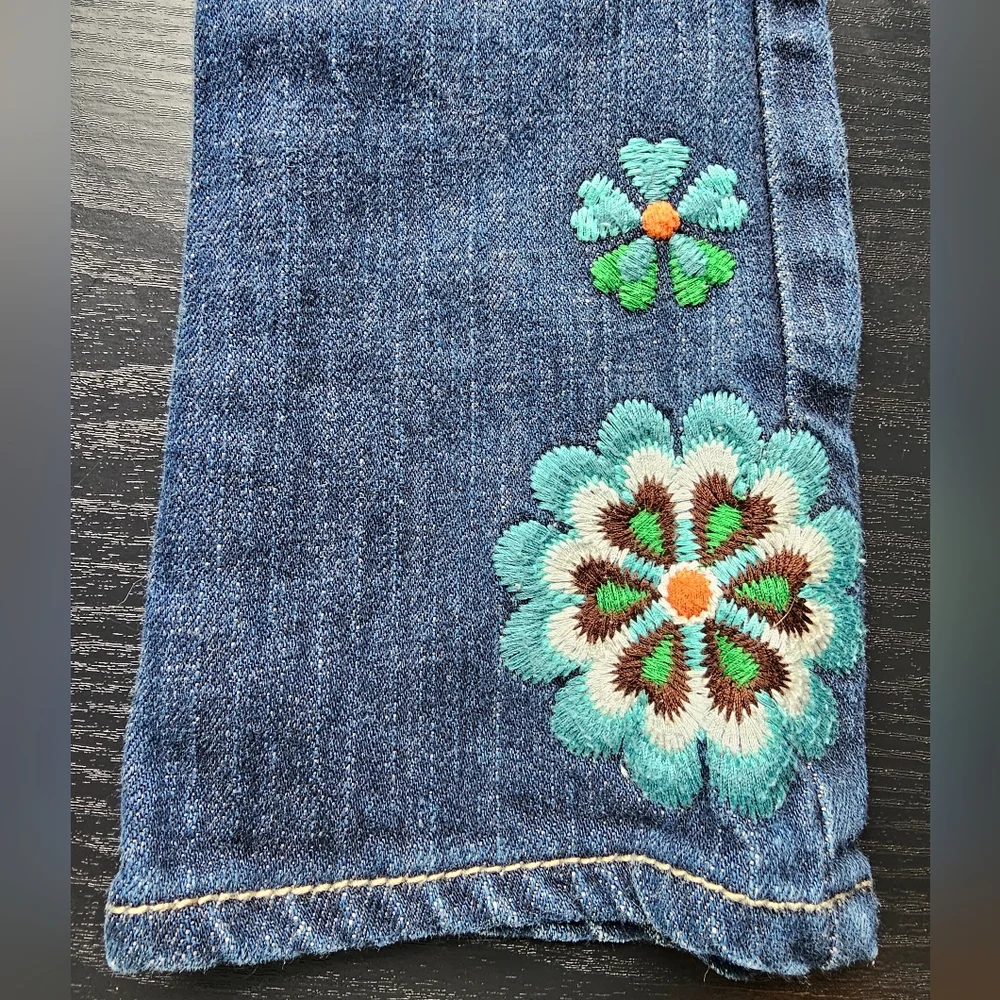 GAP Blue Straight Leg Toddler Jeans with Floral Embroidery Sz 3Y